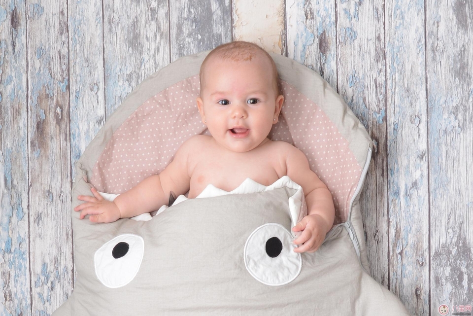 嬰幼兒為什么踢被子 如何預(yù)防寶寶踢被子