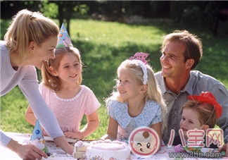 中秋節(jié)全家一起吃飯的好處 如何讓家族聚餐變有趣