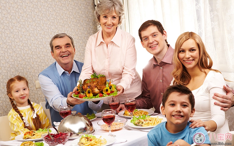 中秋節(jié)全家一起吃飯的好處 如何讓家族聚餐變有趣