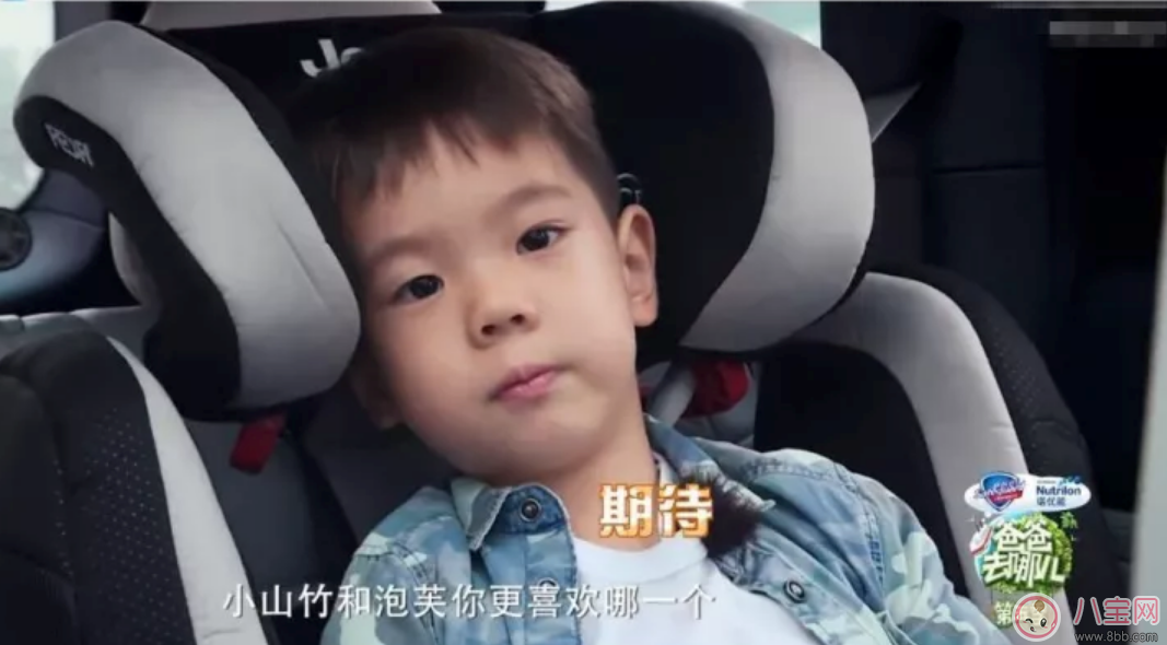 劉畊宏為什么要把吳尊送的T恤給嗯哼 Jasper摔倒了嗯哼如何安慰的 劉畊宏為什么要把吳尊送的T恤給嗯哼 Jasper摔倒了嗯哼如何安慰的