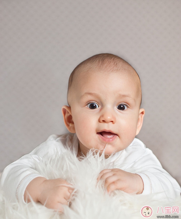 寶寶太黏人怎么辦 為什么寶寶會黏人