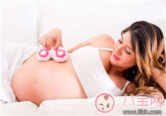 秋季孕期應該如何選擇合適的鞋子 哪些鞋子孕期不宜穿