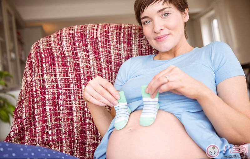 秋季孕期應該如何選擇合適的鞋子 哪些鞋子孕期不宜穿