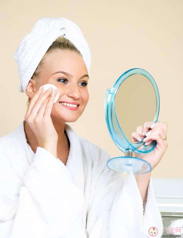 秋季聚會化妝怎么卸干凈 秋季如何卸妝不干燥 秋季聚會化妝怎么卸干凈 秋季如何卸妝不干燥