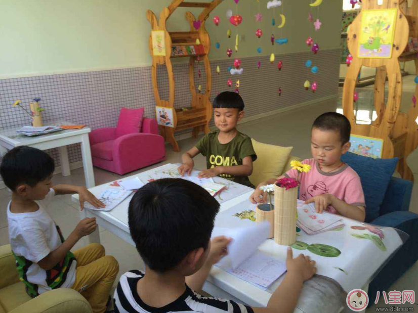 孩子上幼兒園不愿意上廁所怎么辦 讓孩子在幼兒園上廁所的方法是什么