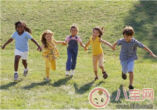 幼兒如何正確的用眼 預防孩子近視怎么做 幼兒如何正確的用眼 預防孩子近視怎么做