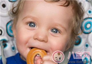 什么時候幫孩子滴眼藥水效果好 如何幫孩子滴眼藥水 