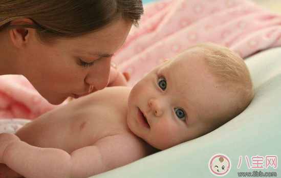 寶寶肚子里長蛔蟲的癥狀特征有哪些 孩子磨牙流口水是不是肚子里有蟲 寶寶肚子里長蛔蟲的癥狀特征有哪些 孩子磨牙流口水是不是肚子里有蟲