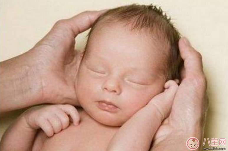 睡姿影響寶貝頭型的關鍵因素真的嗎 怎么樣讓寶寶換睡姿頭型更好看 睡姿影響寶貝頭型的關鍵因素真的嗎 怎么樣讓寶寶換睡姿頭型更好看