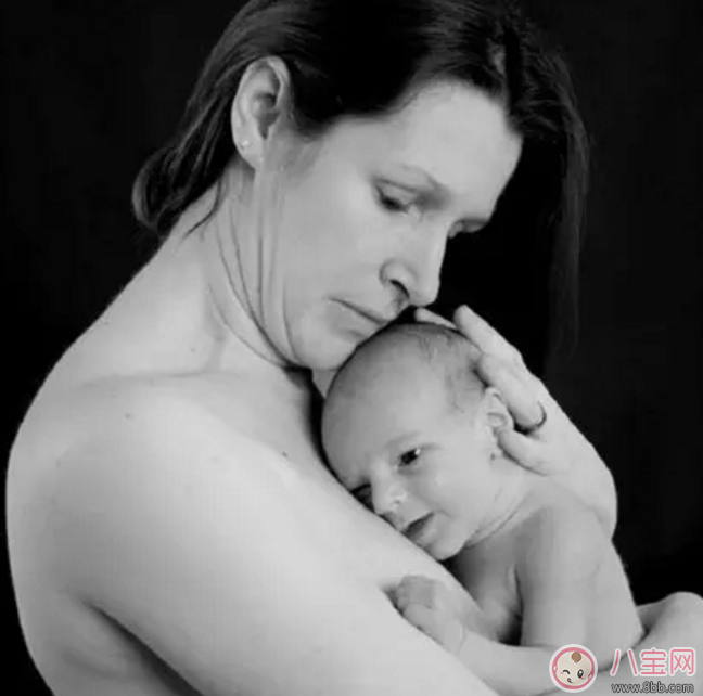 四個(gè)月寶寶脖子搖晃不穩(wěn)固是什么原因 四個(gè)月寶寶搖脖子怎么辦