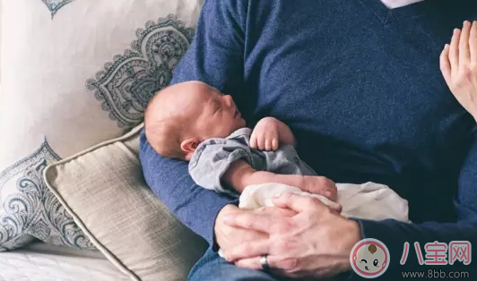 四個(gè)月寶寶脖子搖晃不穩(wěn)固是什么原因 四個(gè)月寶寶搖脖子怎么辦