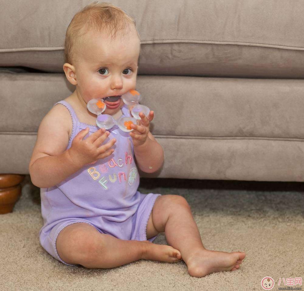 為什么嬰幼兒喜歡咬東西 如何防止寶寶亂咬東西