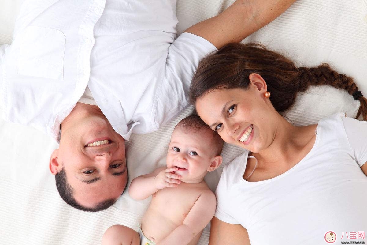 家長如何與新生兒互動 家長和新生兒做的活動有哪些