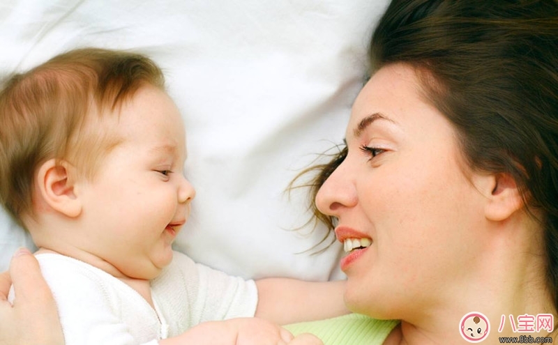 家長如何與新生兒互動 家長和新生兒做的活動有哪些