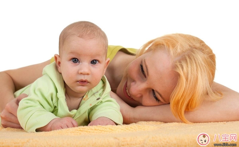 家長如何與新生兒互動 家長和新生兒做的活動有哪些