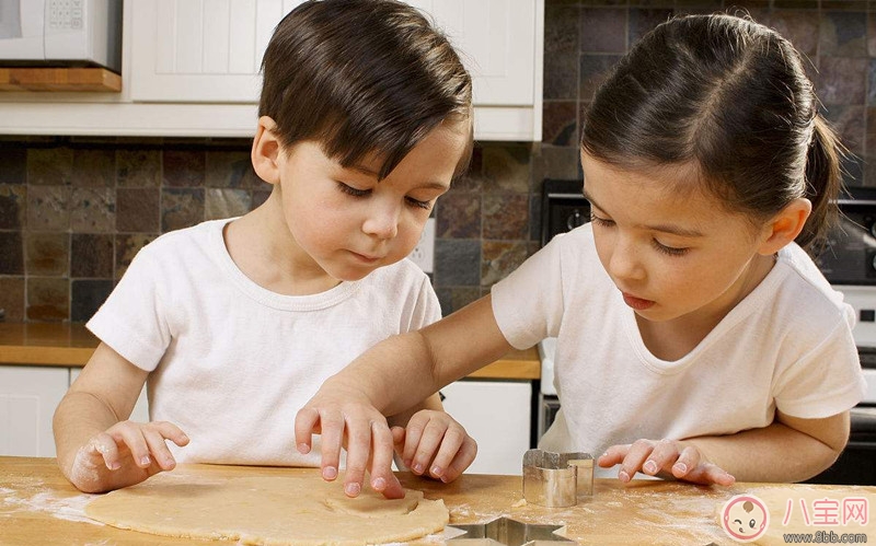 如何教導(dǎo)孩子生活技能 哪些生活技能是幼兒必備的 如何教導(dǎo)孩子生活技能 哪些生活技能是幼兒必備的