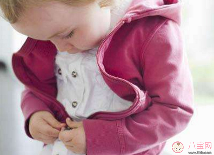 秋季幼兒園寶寶穿衣心得 上幼兒園的寶寶秋天怎么穿衣服好