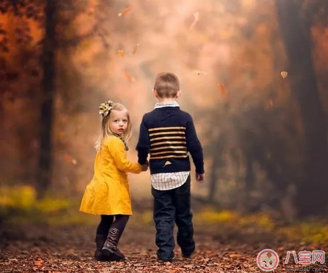 媽媽在孩子面前換衣服會怎么樣 媽媽當著孩子面換衣服影響 媽媽在孩子面前換衣服會怎么樣 媽媽當著孩子面換衣服影響