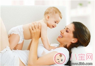 朱丹坐月子發(fā)女兒側(cè)面照 坐月子期間可以玩手機(jī)嗎