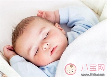 孩子睡覺后腦勺出汗很多 寶寶后腦勺出汗多是缺鈣引起的嗎