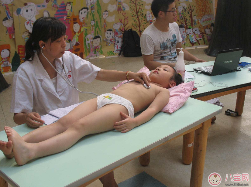 孩子出生腦袋很大正常嗎 怎么知道孩子的發育是否正常