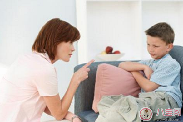 寶寶發脾氣咬自己怎么回事 寶寶在家和在外面脾氣差距大是什么原因 寶寶發脾氣咬自己怎么回事 寶寶在家和在外面脾氣差距大是什么原因