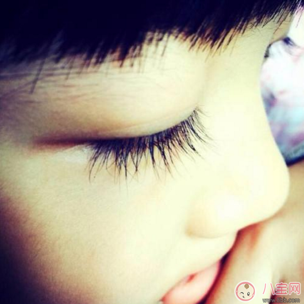 陳冠希曬女兒ALAIA睫毛 孩子睫毛長是遺傳的嗎
