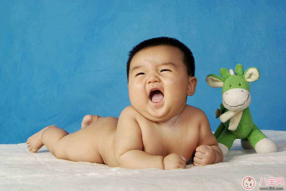 陳冠希曬女兒ALAIA睫毛 孩子睫毛長是遺傳的嗎