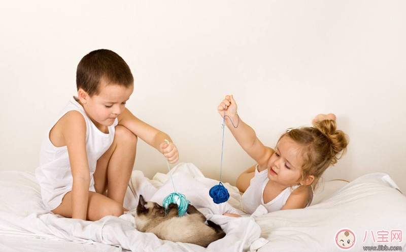 寶寶粘人高需求好不好 如何培養(yǎng)孩子獨(dú)立玩耍的性格