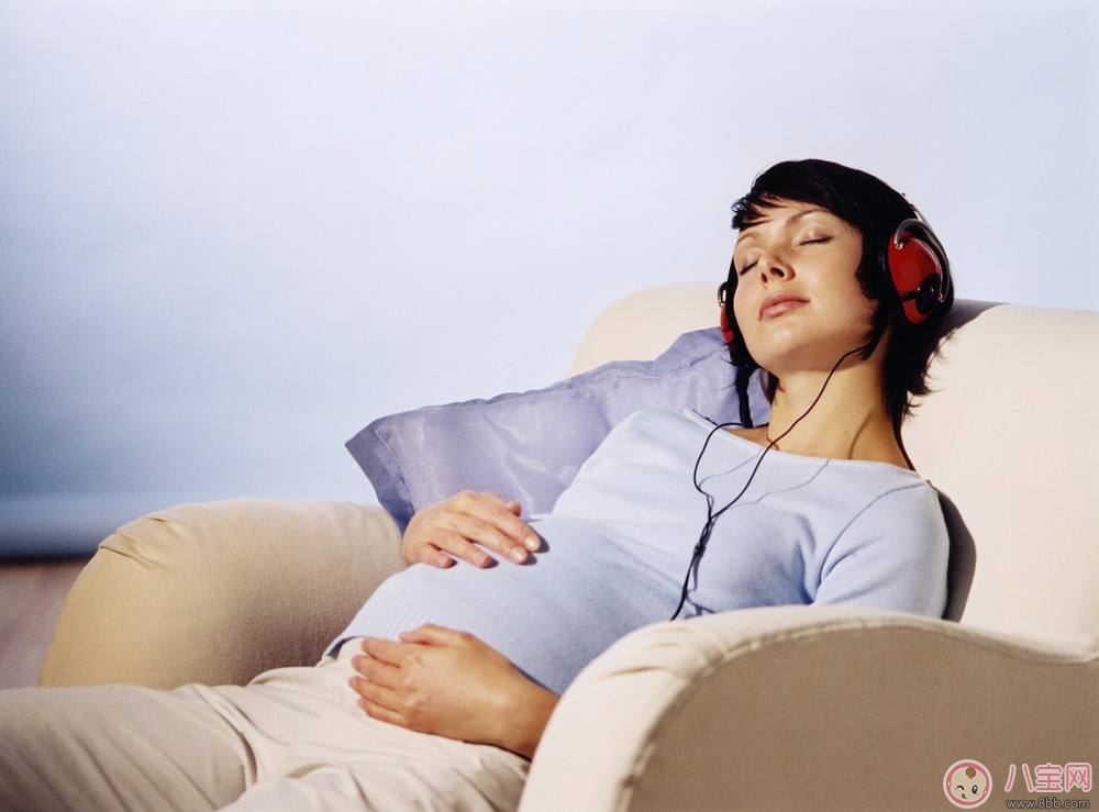 為什么懷孕后肚子中間有條黑線 肚子中間的黑線能預示寶寶性別嗎