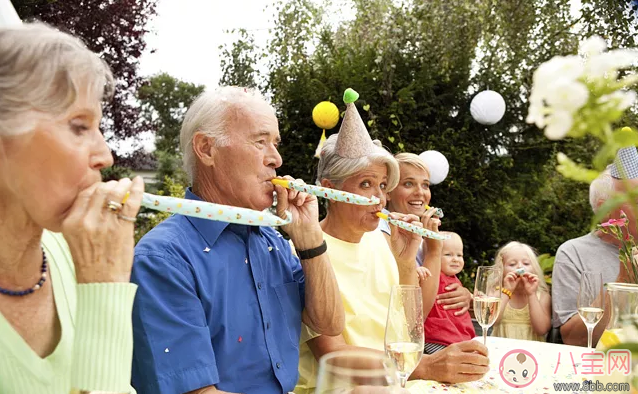 孩子在大人說話時插嘴怎么辦 怎么教孩子不插嘴 孩子在大人說話時插嘴怎么辦 怎么教孩子不插嘴