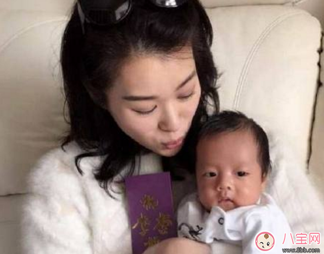 胡杏兒寶寶正面照為什么看起來很大 如何與新生兒交流