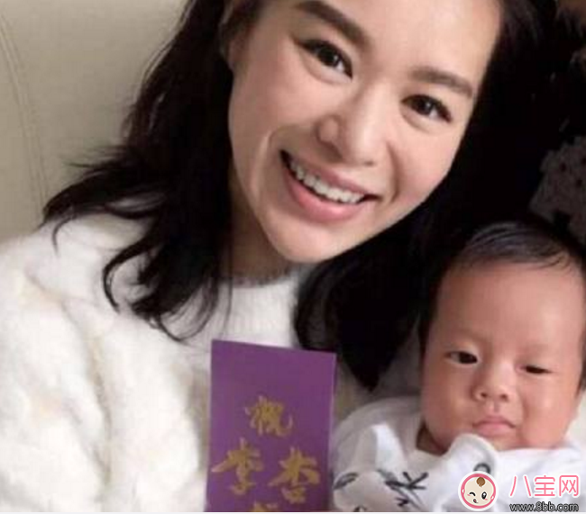 胡杏兒寶寶正面照為什么看起來很大 如何與新生兒交流