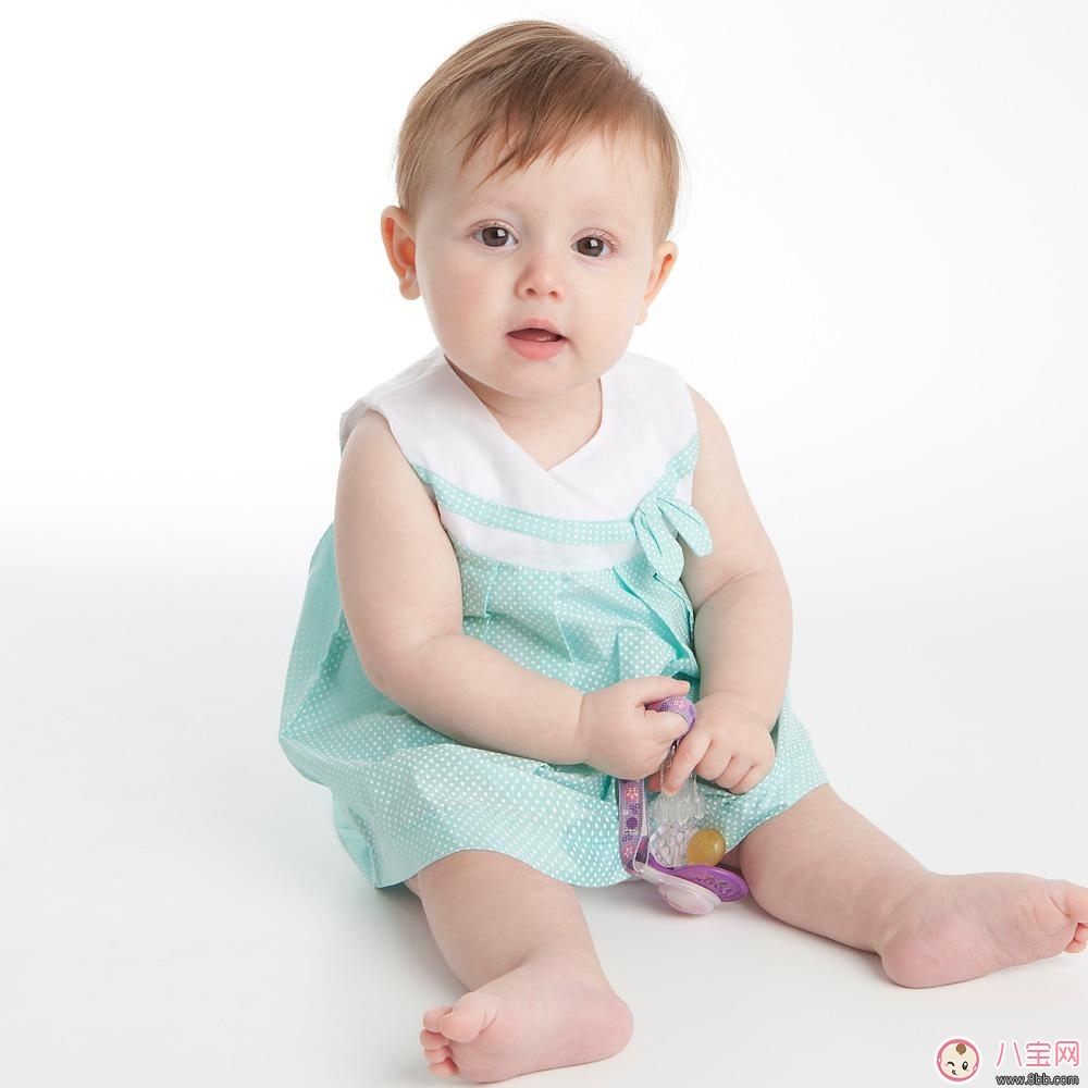 胡杏兒寶寶正面照為什么看起來很大 如何與新生兒交流