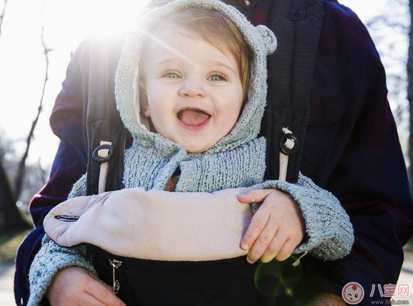 嬰兒背帶背巾幾個月開始用 嬰兒背帶會讓寶寶羅圈腿嗎