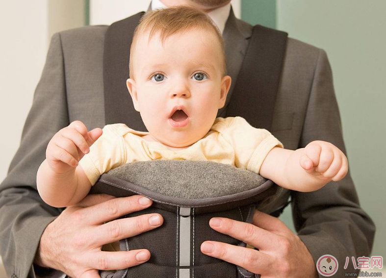 嬰兒背帶背巾幾個月開始用 嬰兒背帶會讓寶寶羅圈腿嗎