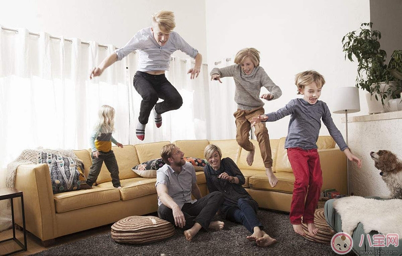 為什么寶寶喜歡打鬧 如何正確應(yīng)對孩子打鬧 為什么寶寶喜歡打鬧 如何正確應(yīng)對孩子打鬧