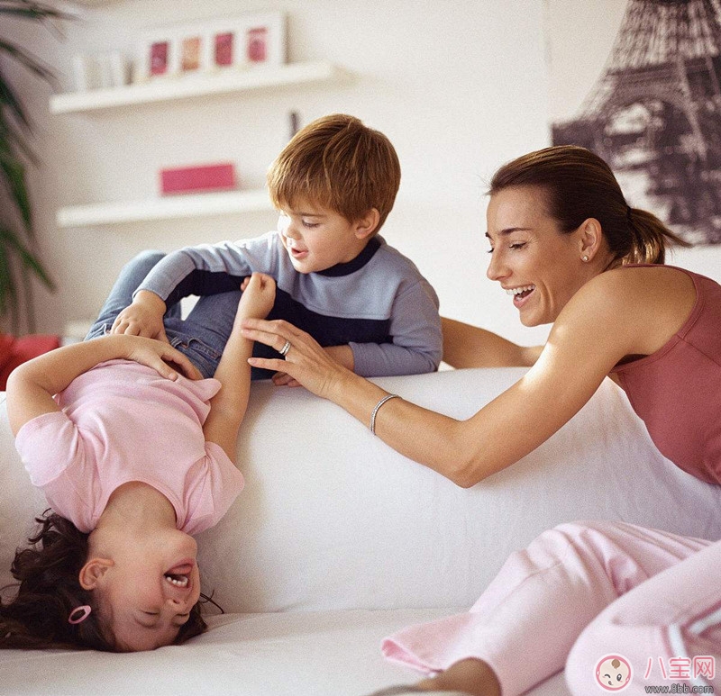 為什么寶寶喜歡打鬧 如何正確應(yīng)對孩子打鬧 為什么寶寶喜歡打鬧 如何正確應(yīng)對孩子打鬧