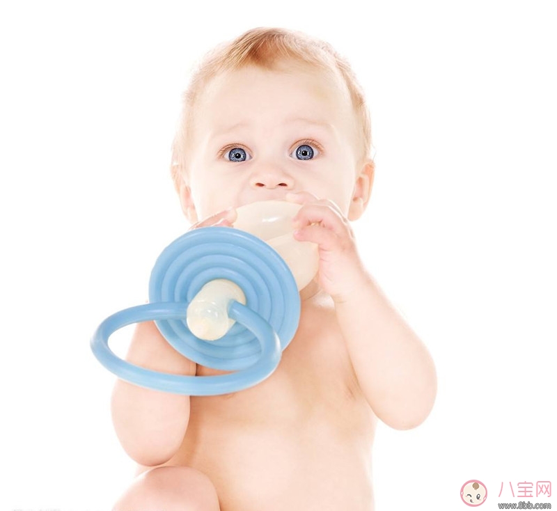 寶寶眼屎多的上火嗎 如何正確的清理寶寶眼屎