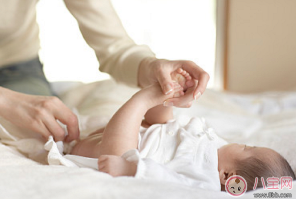 寶寶用尿不濕會發燒嗎 寶寶用尿不濕發燒怎么辦 寶寶用尿不濕會發燒嗎 寶寶用尿不濕發燒怎么辦