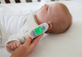 孩子發燒怎么做降溫快 孩子發燒了可以用退熱貼嗎