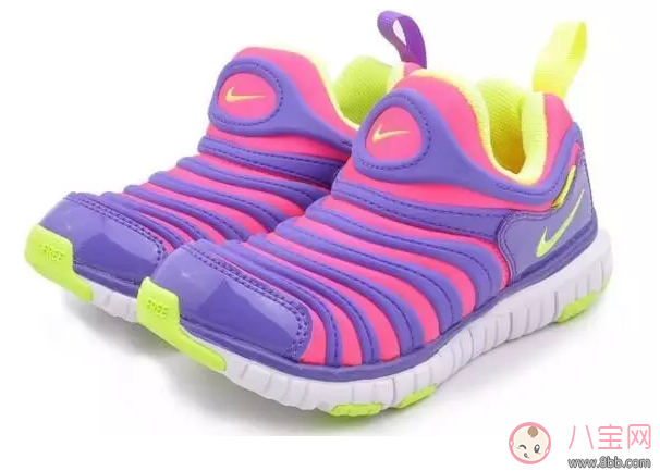 一歲多寶寶穿雪地靴有哪些危害 為什么寶寶不適合穿雪地靴 一歲多寶寶穿雪地靴有哪些危害 為什么寶寶不適合穿雪地靴