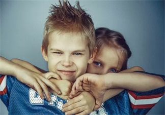 大寶和二寶之間總是打架怎么辦 如何解決兩個孩子之間的矛盾