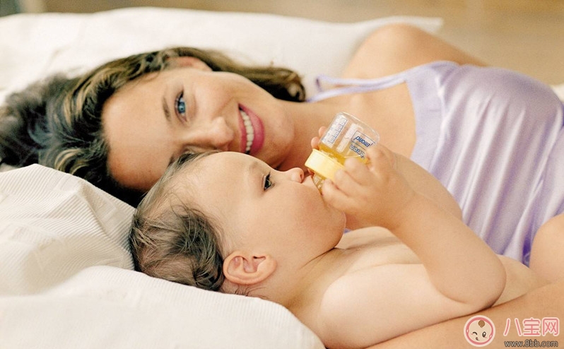 幼兒疾病脫水時該怎么辦 寶寶可以喝蜂蜜水和運動飲料嗎 幼兒疾病脫水時該怎么辦 寶寶可以喝蜂蜜水和運動飲料嗎