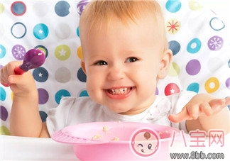 嬰兒一歲前能喝鮮奶嗎 如何正確的添加幼兒輔食