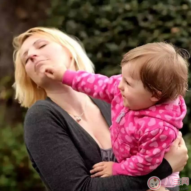 寶寶喜歡撕紙怎么辦 怎么理解孩子在成長中的壞習慣