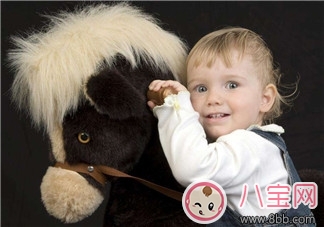 搖晃嬰兒會造成頭部受傷嗎 搖晃幼兒對寶寶有什么影響 搖晃嬰兒會造成頭部受傷嗎 搖晃幼兒對寶寶有什么影響