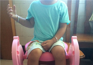 小孩用階梯坐便器方便嗎 貝咪咪階梯坐便器好用嗎