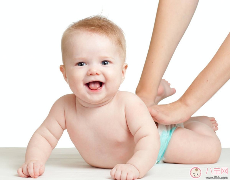 新生兒頭皮上的乳痂是什么 如何照顧新生嬰兒的皮膚 新生兒頭皮上的乳痂是什么 如何照顧新生嬰兒的皮膚