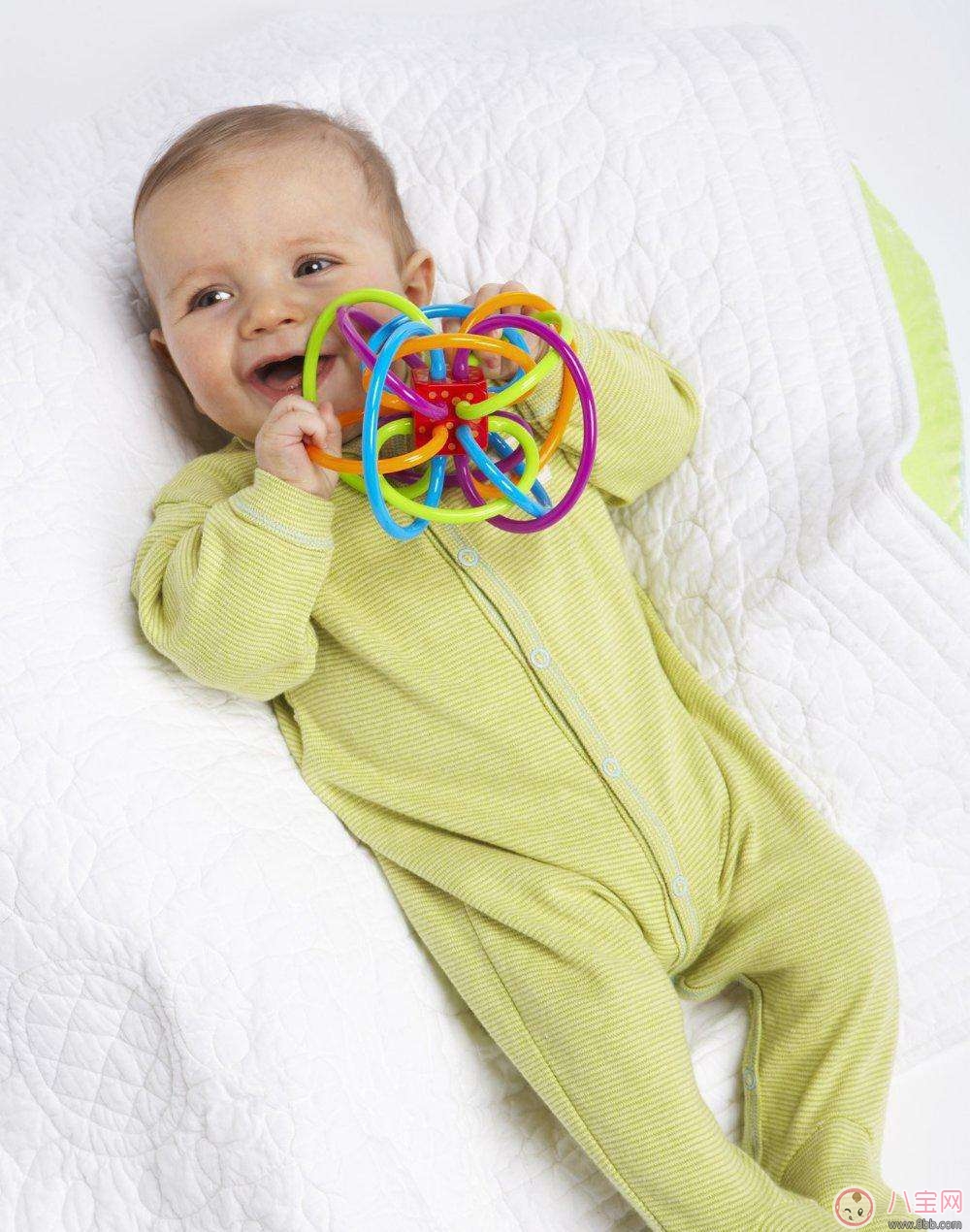 哪些行為習(xí)慣會(huì)造成寶寶磨牙 睡眠姿勢(shì)會(huì)造成孩子磨牙嗎 哪些行為習(xí)慣會(huì)造成寶寶磨牙 睡眠姿勢(shì)會(huì)造成孩子磨牙嗎